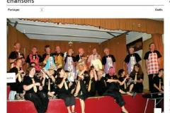 Le-Dauphine - Compte rendu Theys-7-7-2012-_-Les-cravates-en-bois-réinventent-lhumour-en-chansons